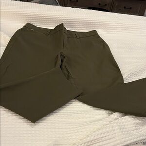 White House Black Market Olive Cropped Pants
